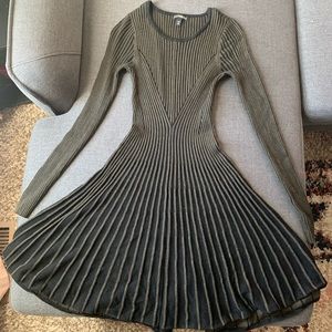 Black & green long sleeve dress
